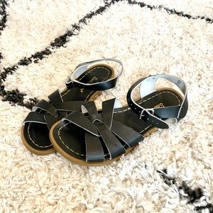 Cutest black saltwater sandals